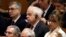 Đại sứ Canada tại Trung Quốc John McCallum (giữa) tham dự hội nghị kỷ niệm 40 năm chính sách cải cách và mở cửa của Trung Quốc tại Đại lễ đường Nhân dân ở Bắc Kinh hôm 18 tháng 12 năm 2018.