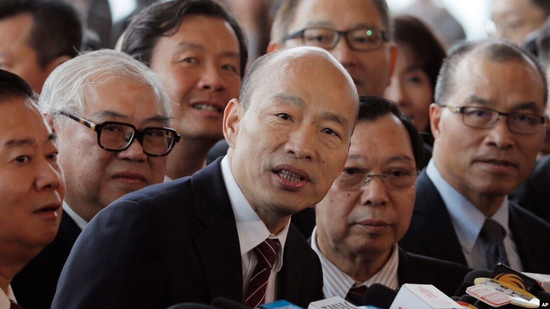 台湾高雄市长韩国瑜2019年3月22日在香港对媒体讲话。