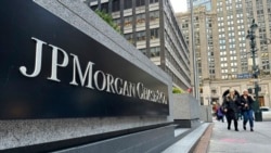 Kantor pusat JPMorgan Chase di New York pada 29 Desember 2023. Bank Sentral Singapura pada Senin (2/12) mengumumkan bahwa mereka mendenda JPMorgan Chase sebesar 2,4 juta dollar Singapura atau setara dengan Rp28,4 miliar. (Foto: AP)