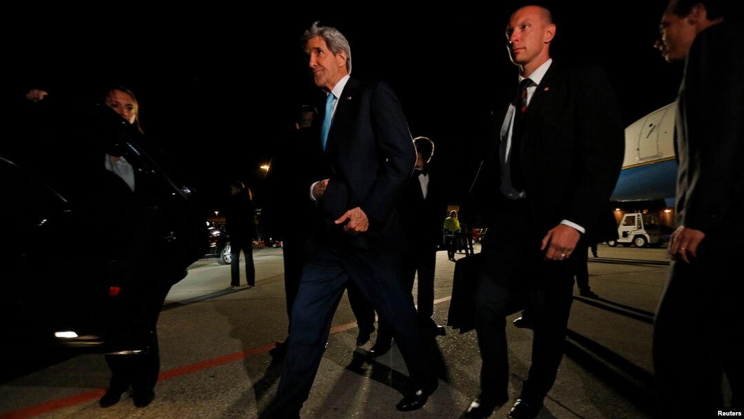U.S. Secretary of State John Kerry is surrounded by security as he arrives in Geneva, April 16, 2014.