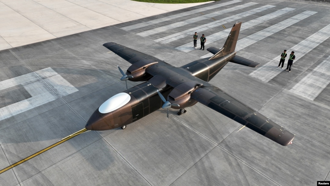 Bespilotni teretni avion koji je razvila kompanija Sichuan Tengden Sci-tech Innovation Co. učestvuje u prvom letu na aerodromu u Zigongu, provincija Sečuan, Kina 11. avgusta 2024. China Daily preko REUTERS-a
