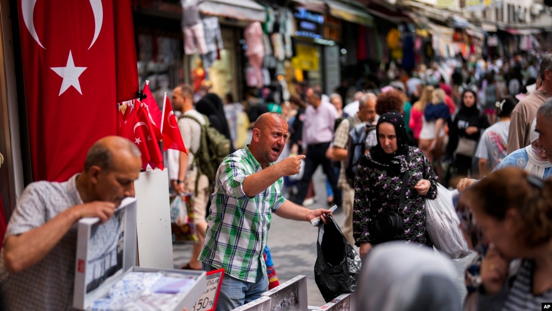 Trgovačka četvrt Eminonu u Istanbulu, 16. juni 2023.