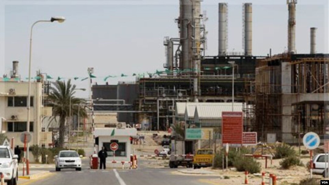 Lima perusahaan minyak asing, termasuk raksasa minyak Italia, ENI mulai beroperasi kembali di Libya (2/9).