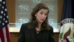 བླ་རུང་སྒར་ལ་གྲྭ་བཙུན་གྱི་ཤག་གཏོར་བ་དེར་ཨ་རིས་བློ་འཚབ་གནང་བཞིན་པ།