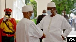 Mali’s President Ibrahim Boubacar Keita, at right, and Senegal’s President Macky Sall exchange COVID-era greetings at the Sheraton Bamako Hotel in the Malian capital, July 23, 2020. (Photo by Modibo Dembele/VOA)