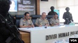 Kepala Divisi Humas Polri Irjen. Setyo Wasisto dalam konferensi pers di Mabes Polri Jakarta, Kamis (22/6). (VOA/Fathiyah) 