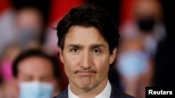 Perdana Menteri Kanada Justin Trudeau berbicara dalam konferensi pers mengenai pembatasan kepemilikan senjata api di kantor parlemen Kanada di Ottawa pada 30 Mei 2022. (Foto: Reuters/Blair Gable)