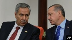 Bulent Arinç û Recep Tayyip Erdogan. (Erşîv)