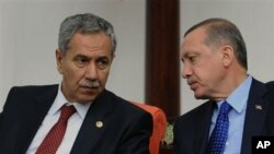 Bülent Arınç ve Başbakan Erdoğan (arşiv)