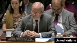 U.N. Special Representative Nicholas Kay briefing the Security Council on Somalia, Sept. 13, 2013.