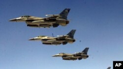 US F-16 fighter jets patrolling Iraqi airspace in June, 2001