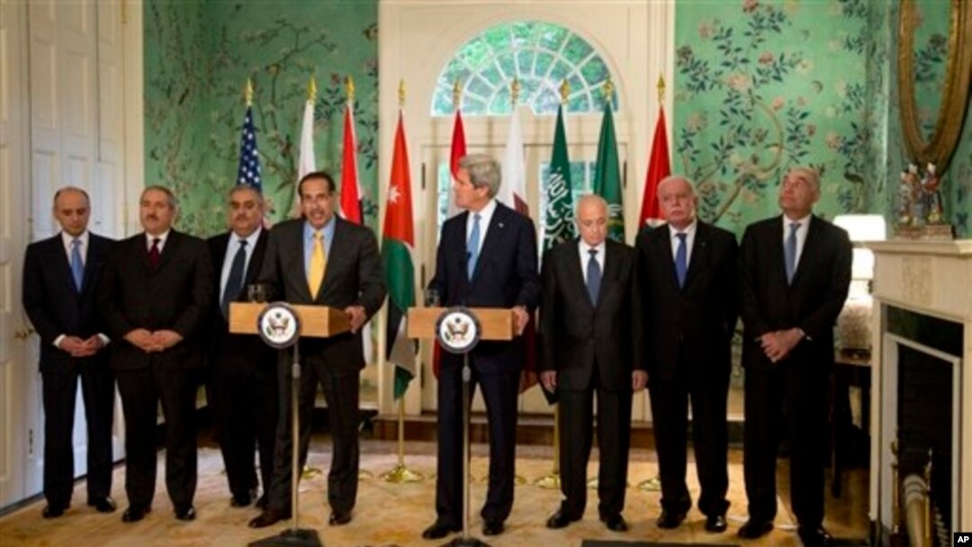 U.S. Secretary of State John Kerry meets with Arab League leaders in Washington April 29, to discuss restarting israeli-Palestinian peace talks.