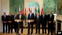 U.S. Secretary of State John Kerry meets with Arab League leaders in Washington April 29, to discuss restarting israeli-Palestinian peace talks.