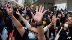 1일 홍콩 법원 앞에서 국가보안법 위반 혐의로 기소된 47명의 민주화 운동 활동가들의 석방을 요구하는 시위가 열렸다. 
