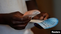 A voter casts his ballot in the general elections in Harare, Zimbabwe, July 30, 2018. 