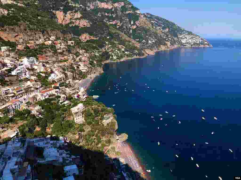 The Amalfi Coast seen from above (Sabina Castelfranco/VOA)