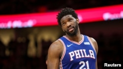 Joel Embiid des Philadelphia 76ers lors d'un match de NBA à Atlanta, USA, le 23 mars 2019.