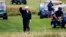 El presidente Donald Trump aprovechó su estadía en Escocia el sábado para practicar su deporte favorito: el golf.