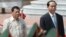 Tổng thống Philippines và Chủ tịch Việt Nam tại lễ đón chính thức ở Hà Nội năm ngoái. 
