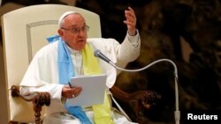 Vatican đã đi đến quyết định công nhận ít nhất 4 giám mục Trung Quốc do Bắc Kinh tấn phong mà không thông qua sự phê chuẩn của Đức Giáo Hoàng, và cũng vì vậy, bị Vatican xem là không chính danh.