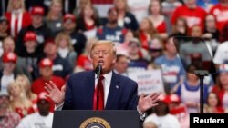 Imagem de arquivo: Presidente Donald Trump num comício em Charlotte, 2 de março, 2020. REUTERS/Lucas Jackson/