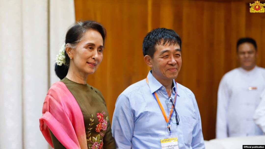  နိုင်ငံတော်အတိုင်ပင်ခံပုဂ္ဂိုလ်ဒေါ်အောင်ဆန်းစုကြည်နဲ့ ကချင်လွတ်လပ်ရေးအဖွဲ့ KIOက ဒုဥက္ကဌ ဗိုလ်ချုပ် ဂွန်မော် တွေ့ဆုံ