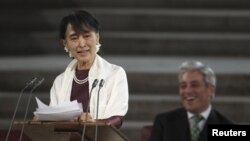 Bà Suu Kyi đọc diễn văn trước 2 viện Quốc hội Anh ở London hôm 21/6/12