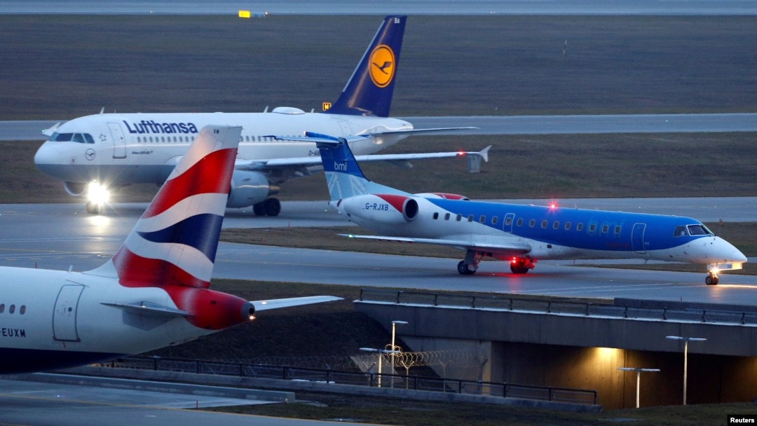 Pesawat milik maskapai penerbangan British Midland Airways (BMI), Lufthansa dan British Airways di bandara internasional Munich, Jerman, 9 Januari 2018. (Foto: dok)