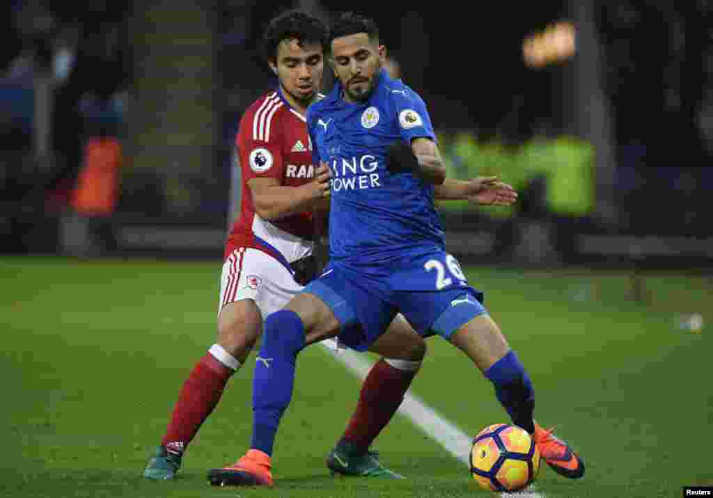 Riyad Mahrez lance une action contre Fabio au stade de King Power, en Angleterre, le 26 novembre 2016.