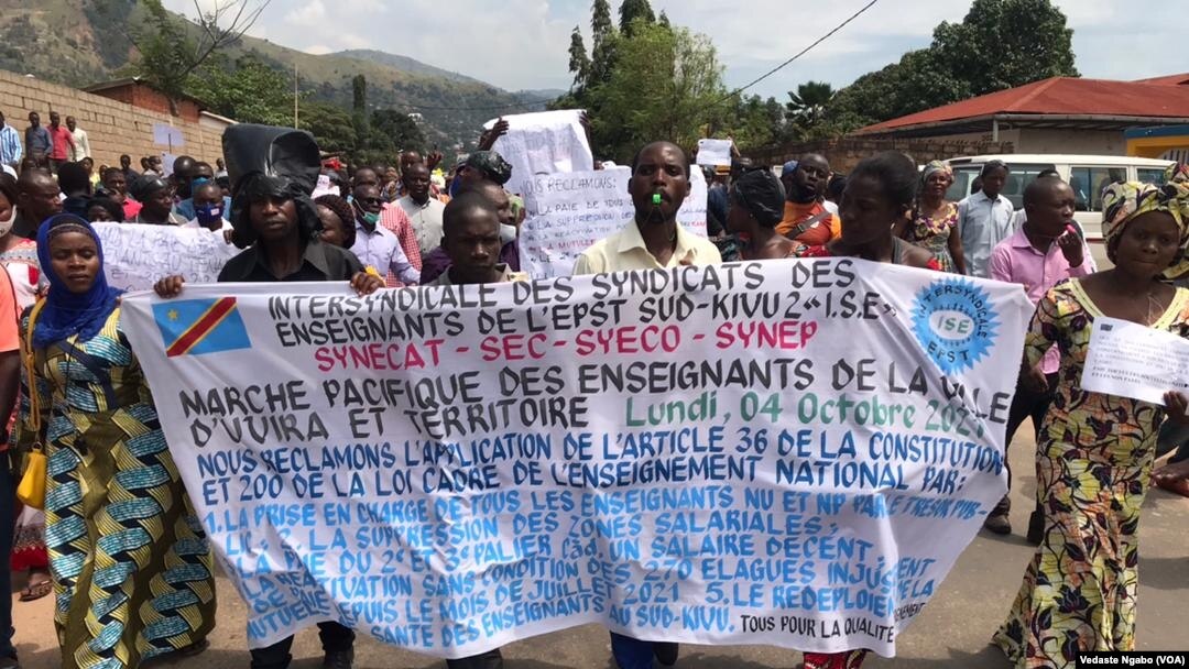 Bamwe mu Barimu Bakoze Imyiyerekano 