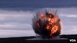 4.5t짜리 고중량 탄두를 탑재한 KN-23 단거리 탄도미사일(SRBM) 화성포-11다-4.5가 수직 낙하 후 폭발하고 있다. (사진출처: 조선중앙통신)