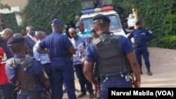 Des policiers dans les rues de Lubumbashi en RDC le 24 octobre 2017. (VOA/Narval Mabila)