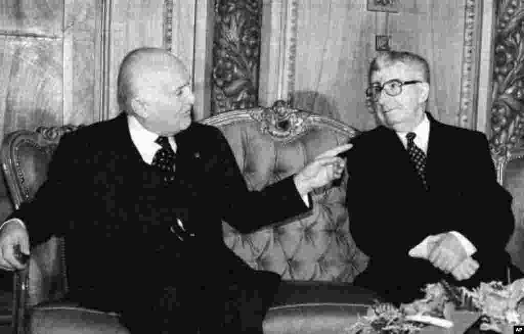 Претседателот на Италија Оскар Луиџи Скалфаро и Претседателот Киро Глигоров, во Скопје.