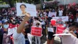 Demonstrators denounce the military coup in Myanmar, at a rally in Yangon, Feb. 9, 2021, calling for military leaders to be arrested. (VOA Burmese Service)