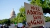 ARCHIVO - Manifestantes marchan y se reúnen cerca del Capitolio de Texas luego de la decisión de la Corte Suprema de Estados Unidos de revocar Roe v. Wade, el 24 de junio de 2022, en Austin, Texas.