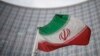 File - Bendera nasional Iran berkibar di depan gedung Badan Energi Atom Internasional, IAEA, di Wina, Austria, Jumat, 17 Desember 2021. (AP/Michael Gruber, File)