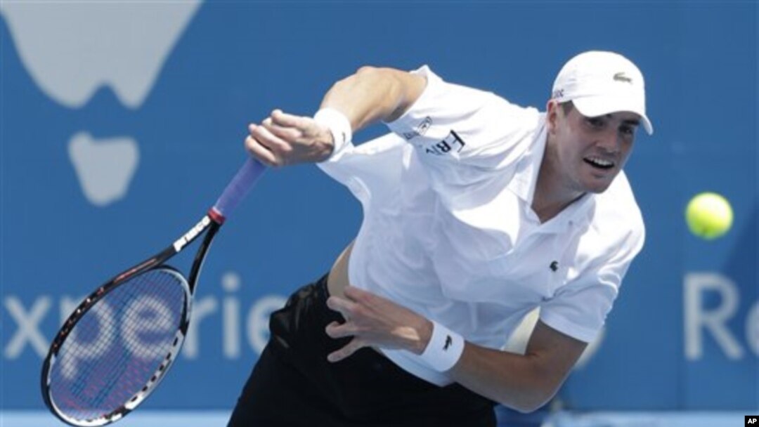 Petenis AS John Isner dikalahkan rekan senegaranya, Ryan Harrison dalam Turnamen Sydney International, Rabu (1/9).