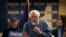 Calon presiden dari Partai Demokrat Senator Bernie Sanders berbicara di Hillsboro, Minggu, 24 November 2019 (Foto: AP/Mary Schwalm)