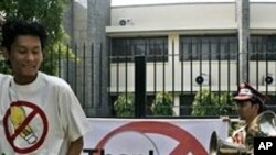 Activists of Greenpeace dance outside the Ghana embassy to congratulate the Ghana embassy staff on the 'banning of the light bulb' in Ghana, in New Delhi (File)