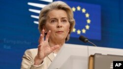 Presiden Komisi Uni Eropa, Ursula von der Leyen berbicara di Brussel (foto: dok). 