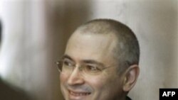 Rusi: Kodorkovski dhe Lebedev fajtorë për përvetësim pasurie