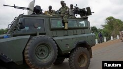 Mumwe mukuru wemauto, Major General Douglas Nyikayaramba vanoti huwori huri kutadzisa nyika kusimukira