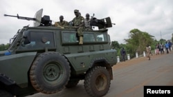 Des soldats ougandais sont en route pour évacuer les citoyens après les altercations à Juba au Soudan du sud, le 14 juillet 2016.