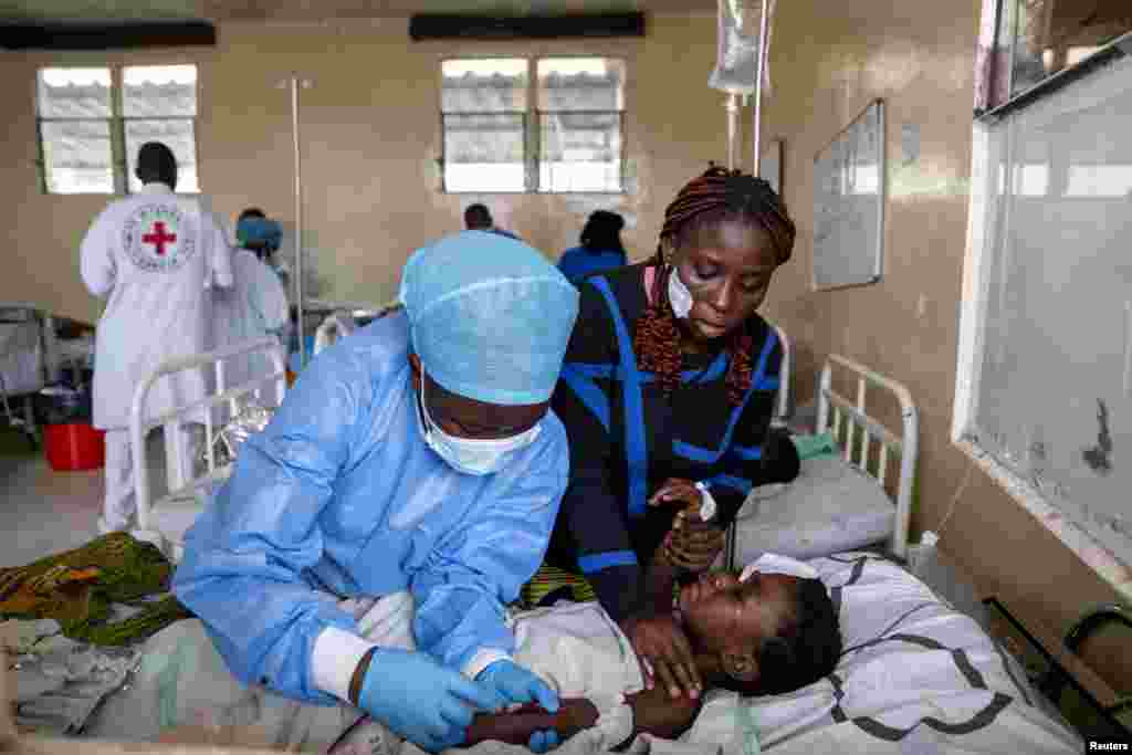 A health worker attends to a newly-admitted patient with a suspected bullet wound at the CBCA Ndosho hospital in the town of Sake, near Goma in eastern Democratic Republic of Congo,&nbsp; following the intense fighting between M23 rebels and the Armed Forces of the Democratic Republic of the Congo.