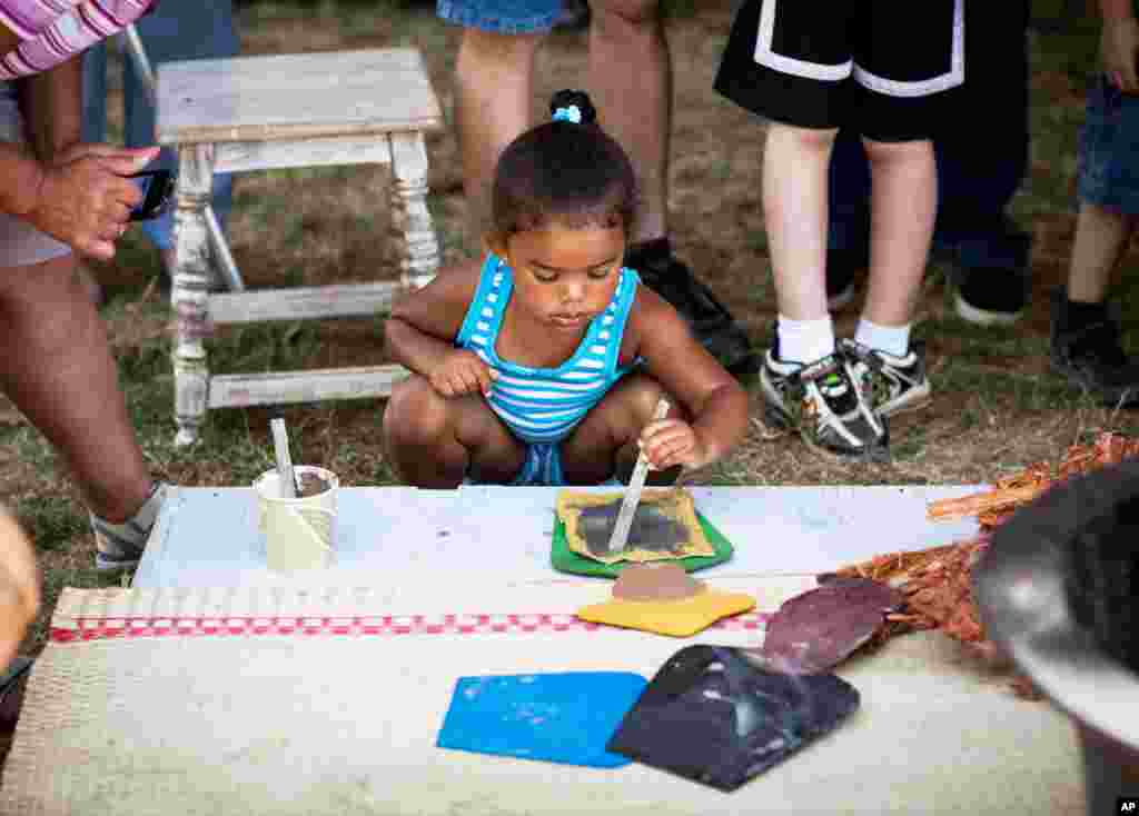 Children are taught how to make Malian mud cloth, which utilizes iron-rich mud, natural dyes, and cotton cloth to produce distinctive colors and culturally symbolic patterns.