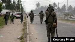 La police patrouille à Beira au Mozambique le 16 novembre 2013.