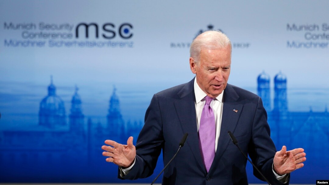 Wakil Presiden AS Joe Biden berpidato dalam konferensi keamanan internasional di Munich, Jerman (7/2). (Reuters/Michaela Rehle)