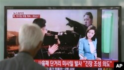 South Korean man watches a TV news program reporting missile launch conducted by North Korea in Seoul May 20, 2013