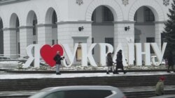 Les Ukrainiens hésitent à parler dans tensions dans les rues de Kiev