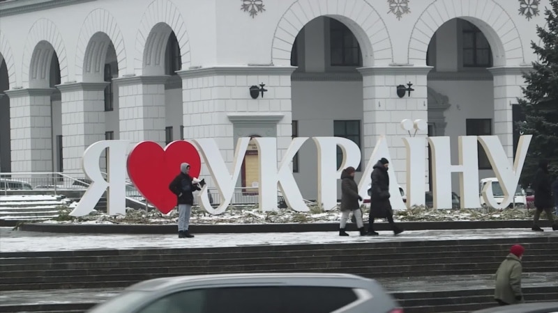 Les Ukrainiens hésitent à parler dans tensions dans les rues de Kiev